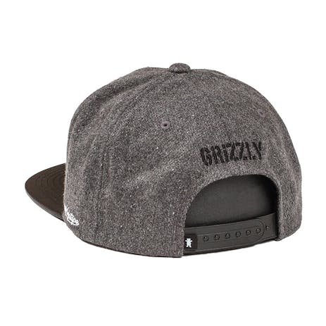 Grizzly Award Snapback Hat — Black